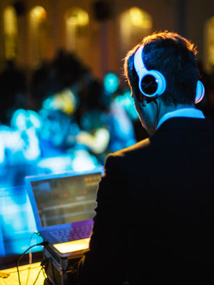 9 Best Qualities to Watch Out for When Hiring a Wedding DJ