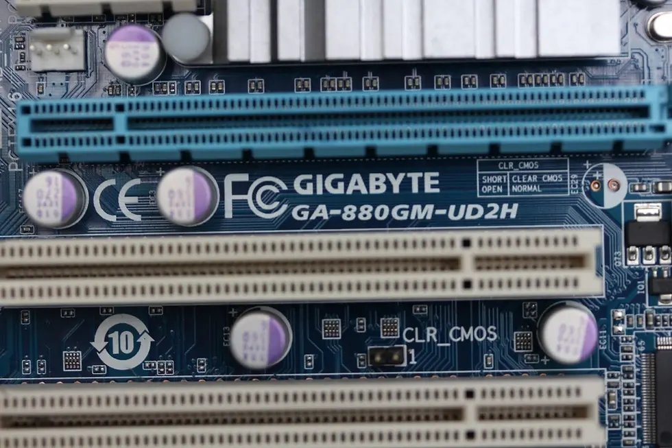 Thumbnail: Socket AM3 GIGABYTE GA-880GM-UD2H AMD 880G MoBo with CPU Phenom II & I/O shield