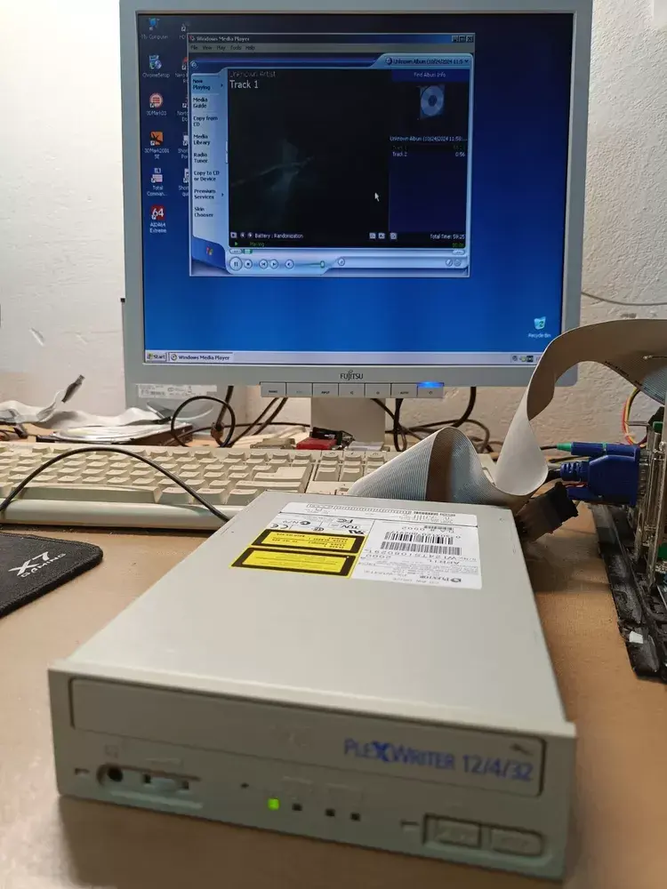 Thumbnail: SCSI CD-RW Plextor PX-W124TSi internal optical drive Beige (PLEXWRITER 12/4/32)