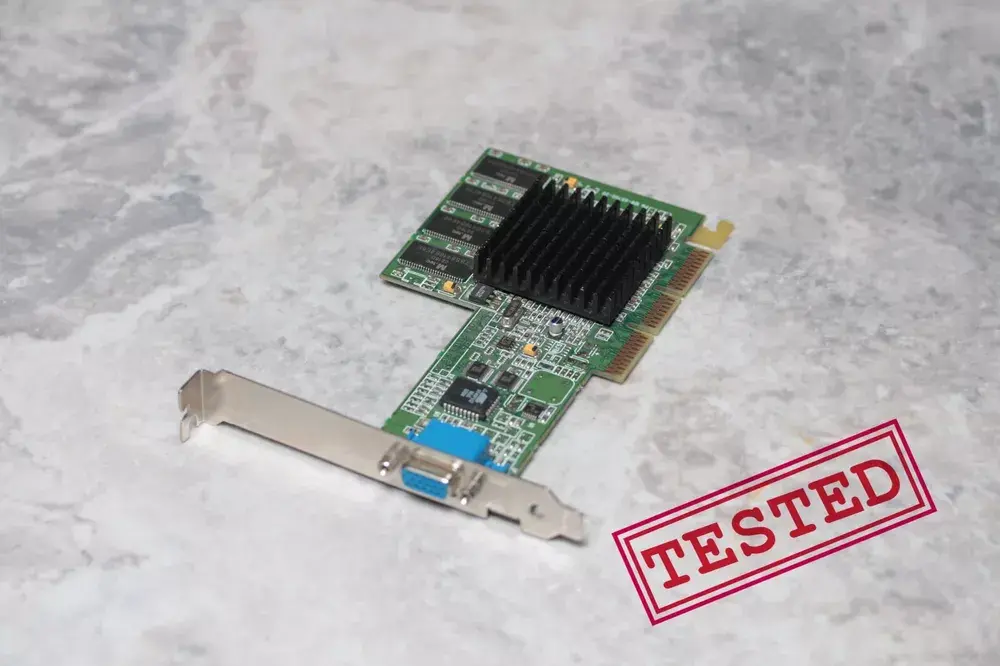 AGP 4x/2x Sapphire ATI XPert 2000 Pro Ultra 32MB SDR AGP Graphics Card