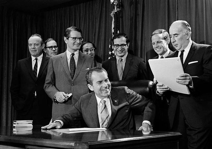 Nixon-Narcotics-AP-203822503418.jpg