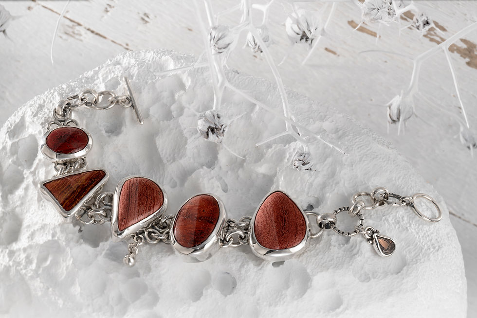 Thumbnail: Silver link bracelet inlaid with red jasper stones