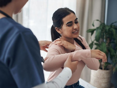 Skip Surgery for Frozen Shoulder with Delhi Physio