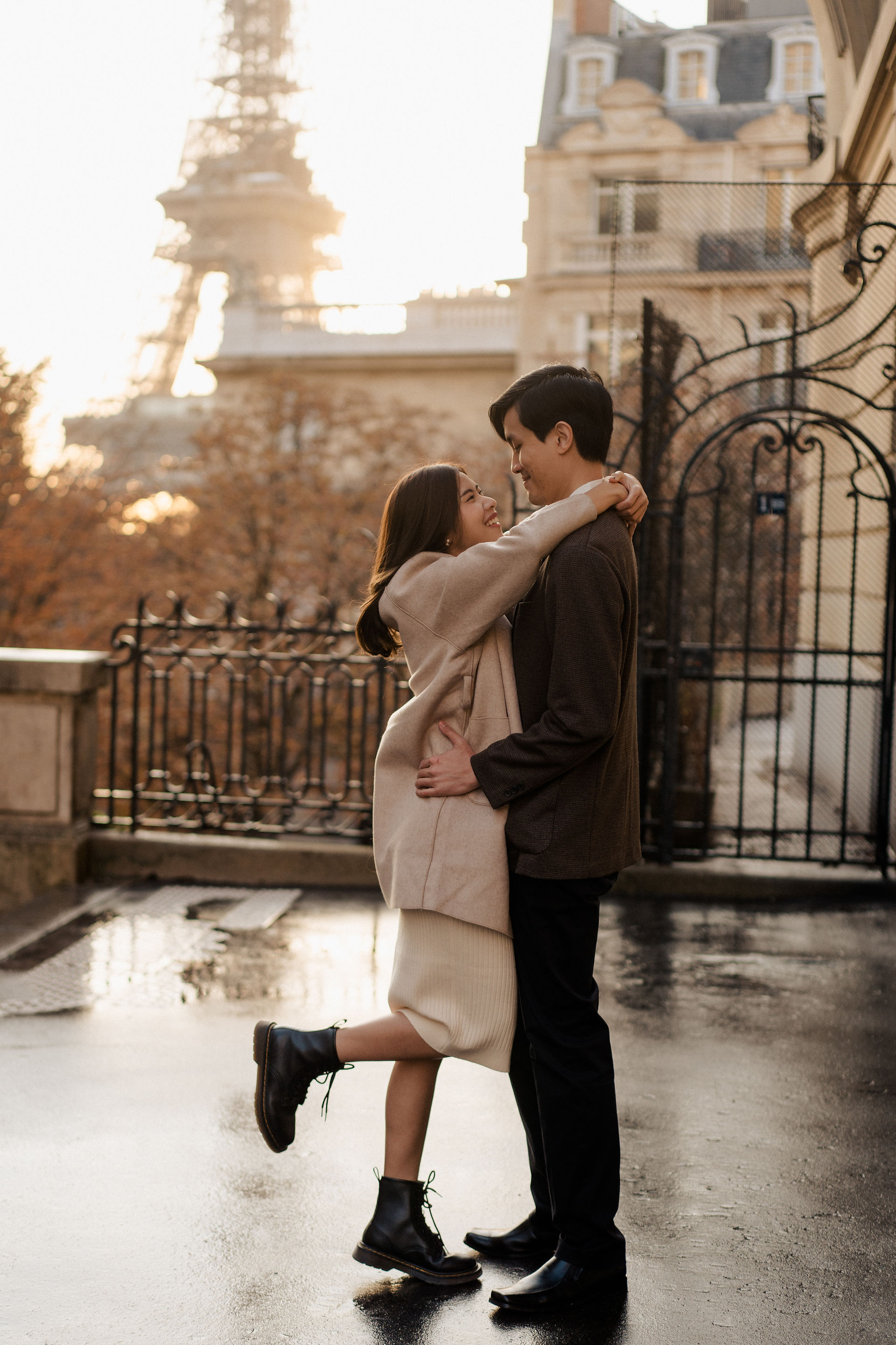 Couple hugging at sunrise with view on Eiffel Tower