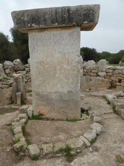 Taula and Ritual area. Torre D´en