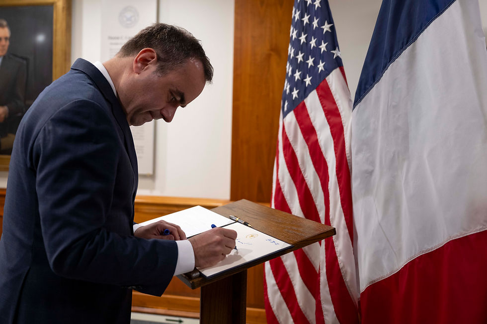 Archieffoto van de Franse premier Sébastien Lecornu tijdens een bezoek aan het Pentagon in april 2025