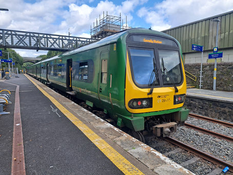 A train in Rathdrum station.