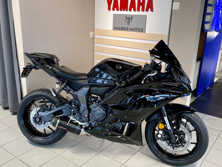 YAMAHA R7 