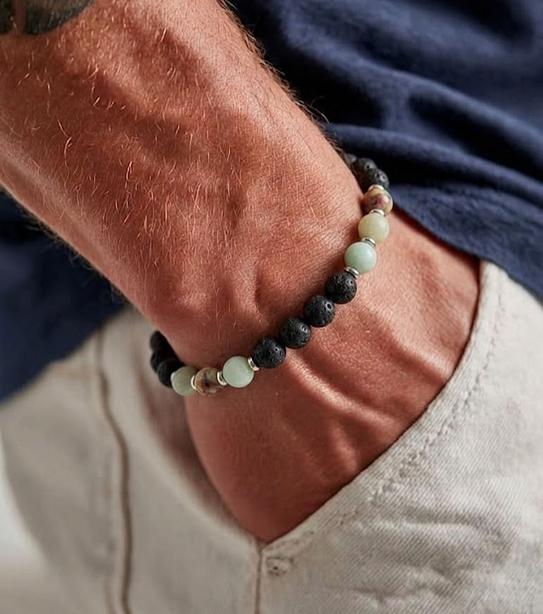 Brazalete de aguamarina y piedra volcanica