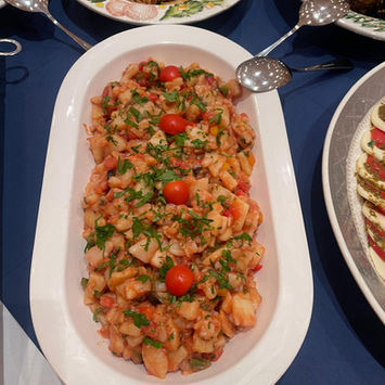 Frisch angerichteter Salat als stilvolle Vorspeise bei einer Hochzeit in Leverkusen