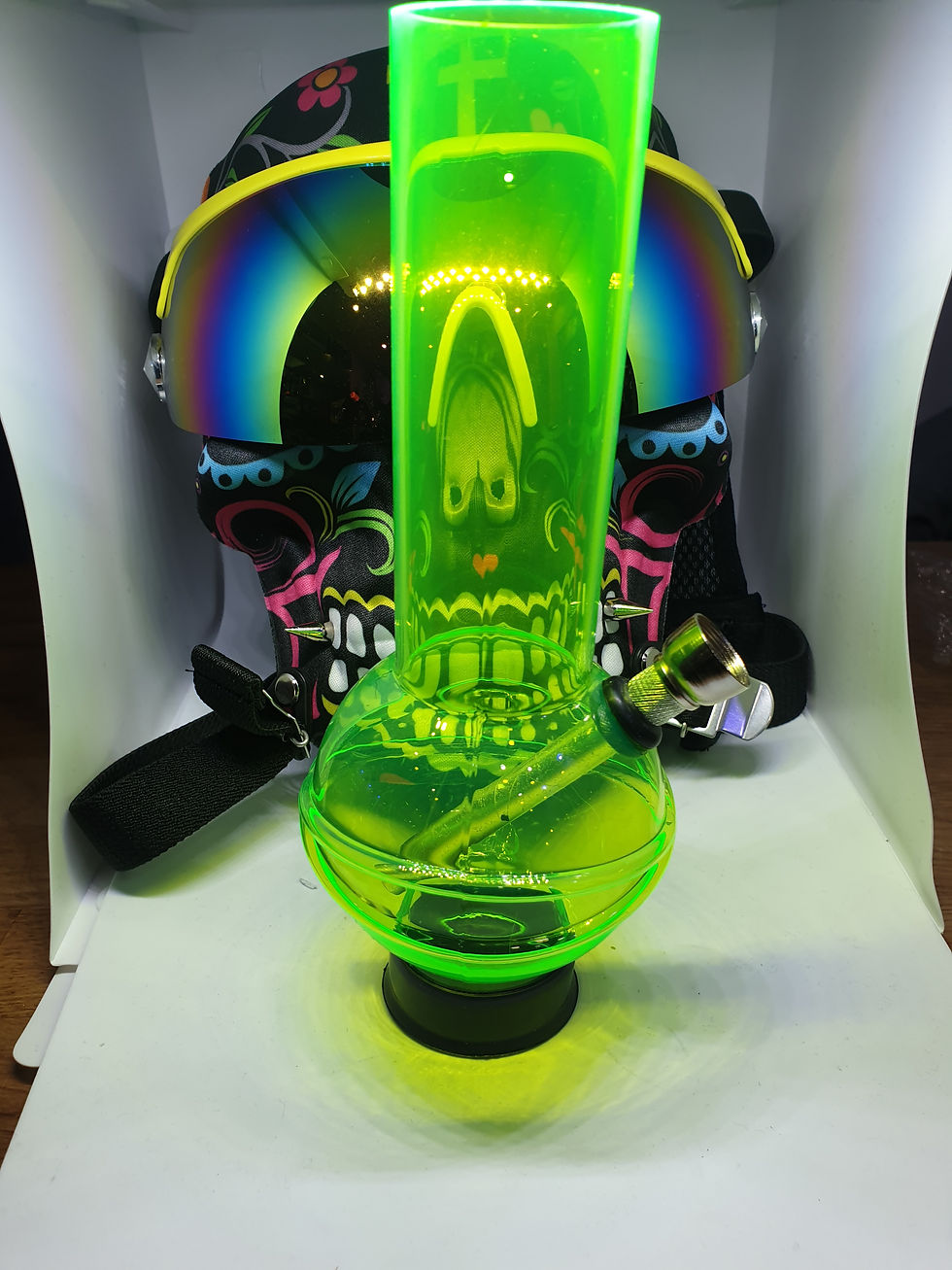 Thumbnail: Full Mask Bong