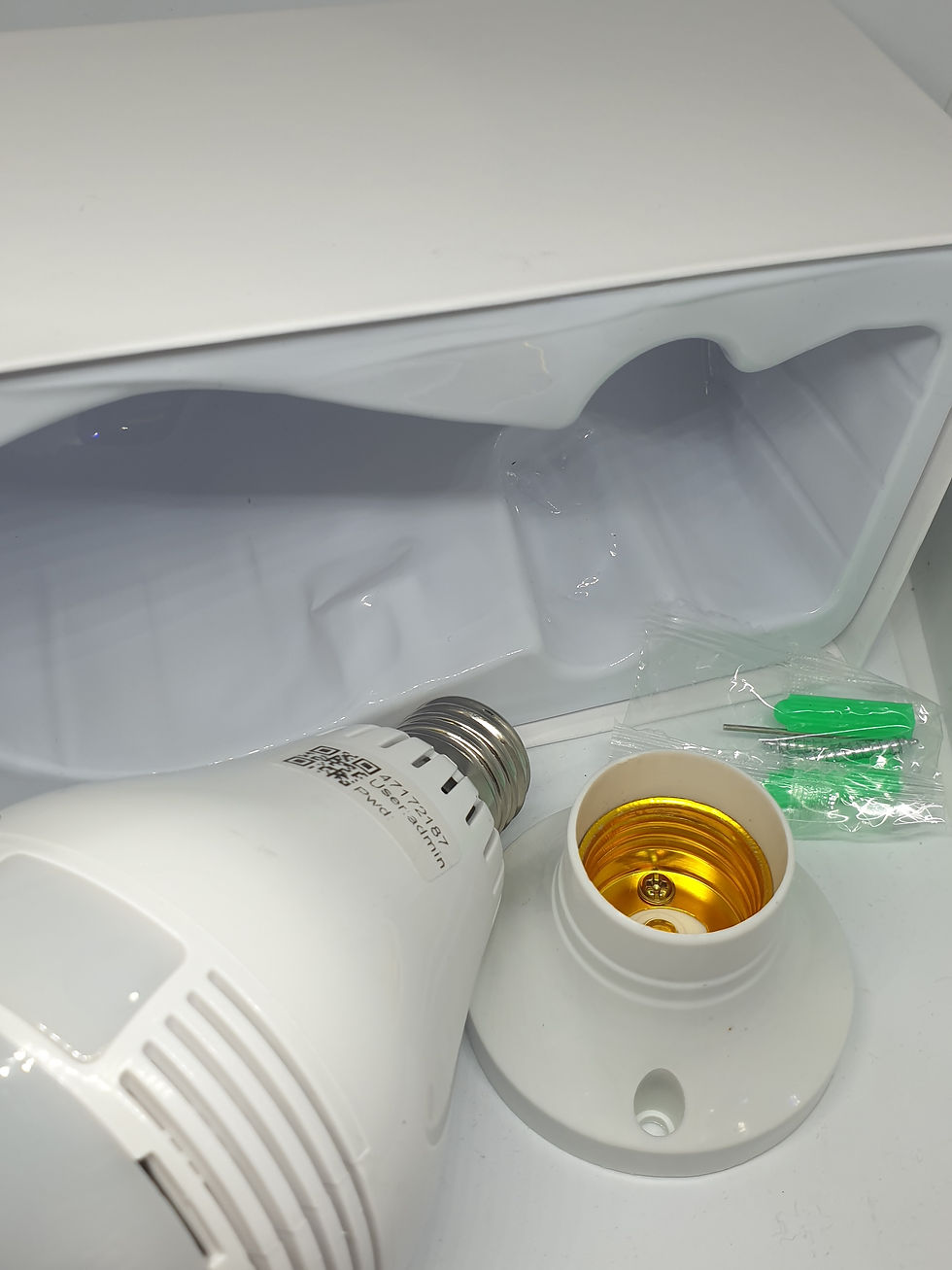 Thumbnail: Light Bulb Spy Camera