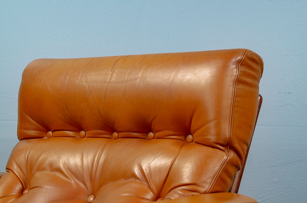 Thumbnail: LEATHER & MAHOGANY LOUNGE CHAIR FROM COJA, 1980S