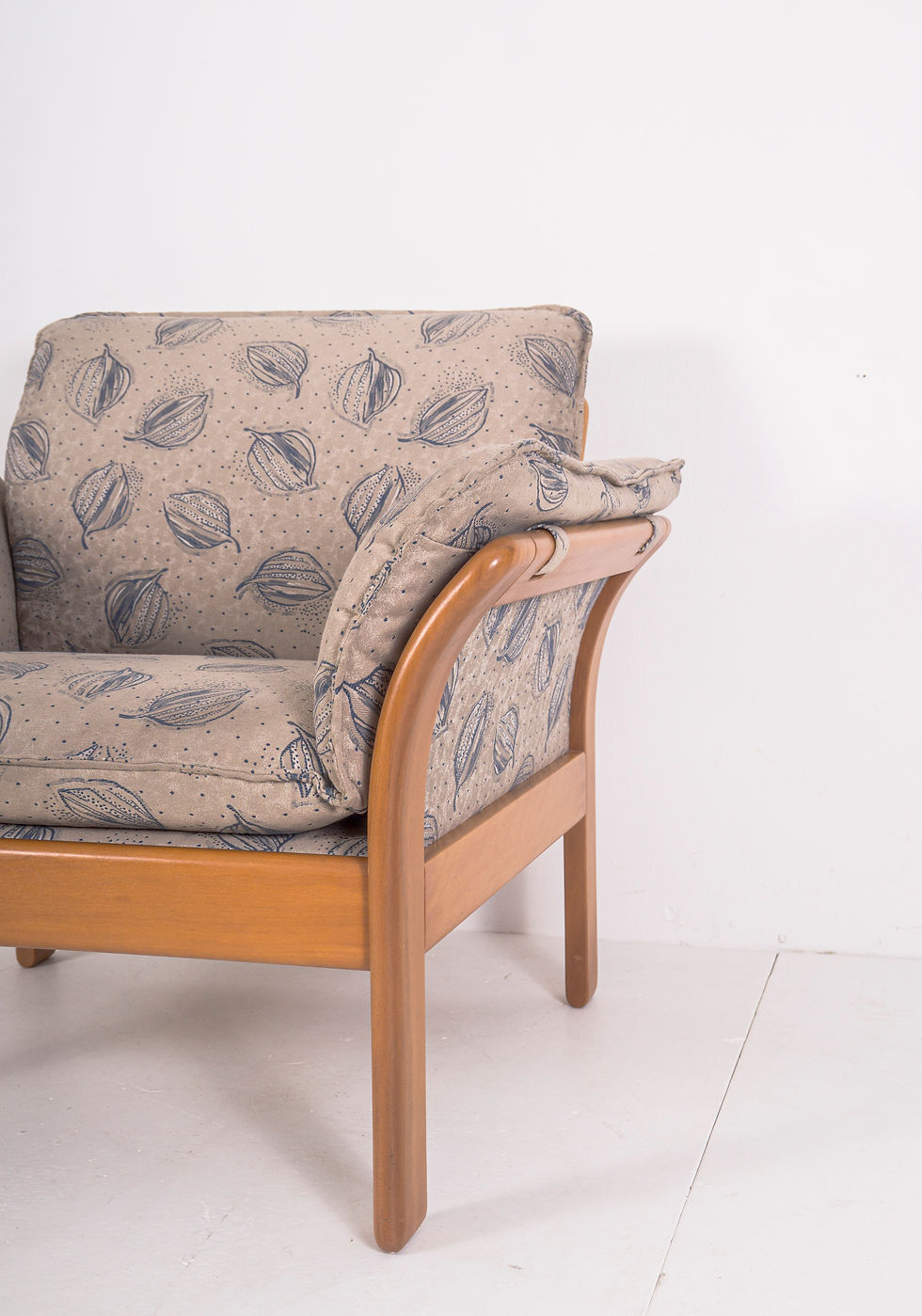 Thumbnail: VINTAGE CHERRY WOOD ABURA ARMCHAIR DREIPUNKT SCALA, 1997