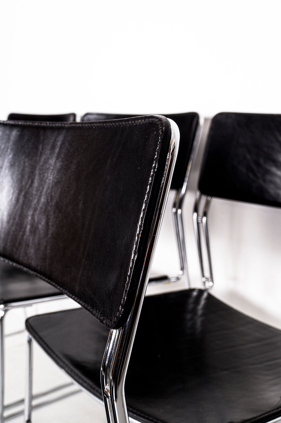 Thumbnail: MINIMALIST DINING CHAIRS „SULTANA" BY ARRBEN – A DESIGN CLASSIC FROM ITALY​​​​​​