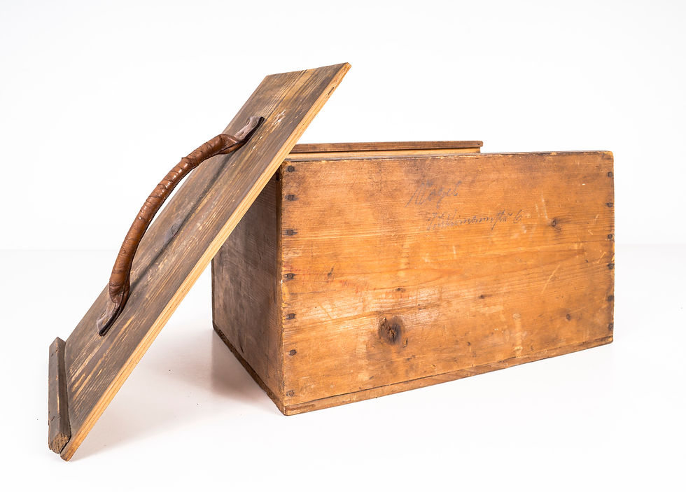 Thumbnail: Old box made of wood 1920er