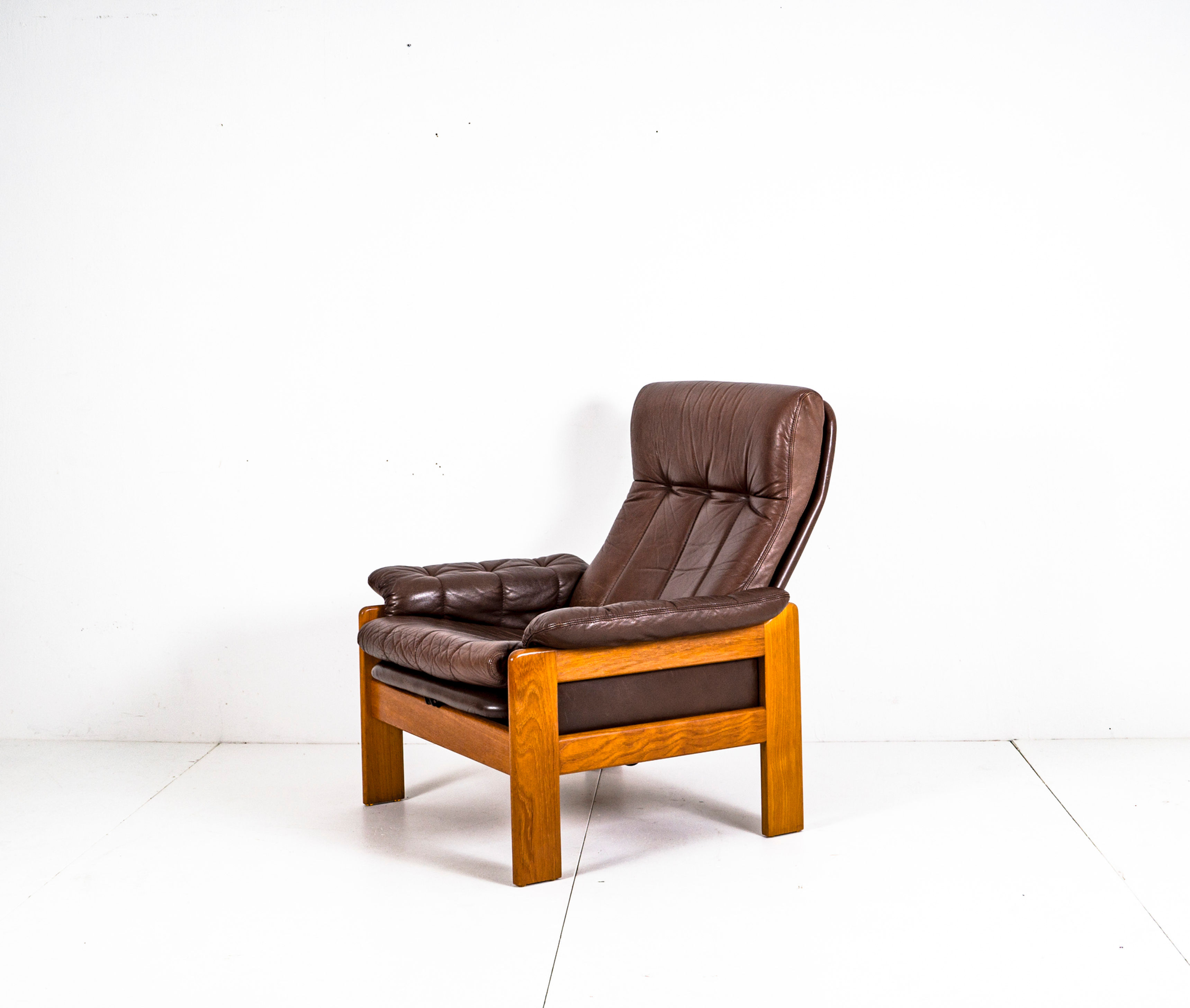 SKIPPER MOBLER, LEATHER ARMCHAIR IN TEAK, MODEL ATLAN