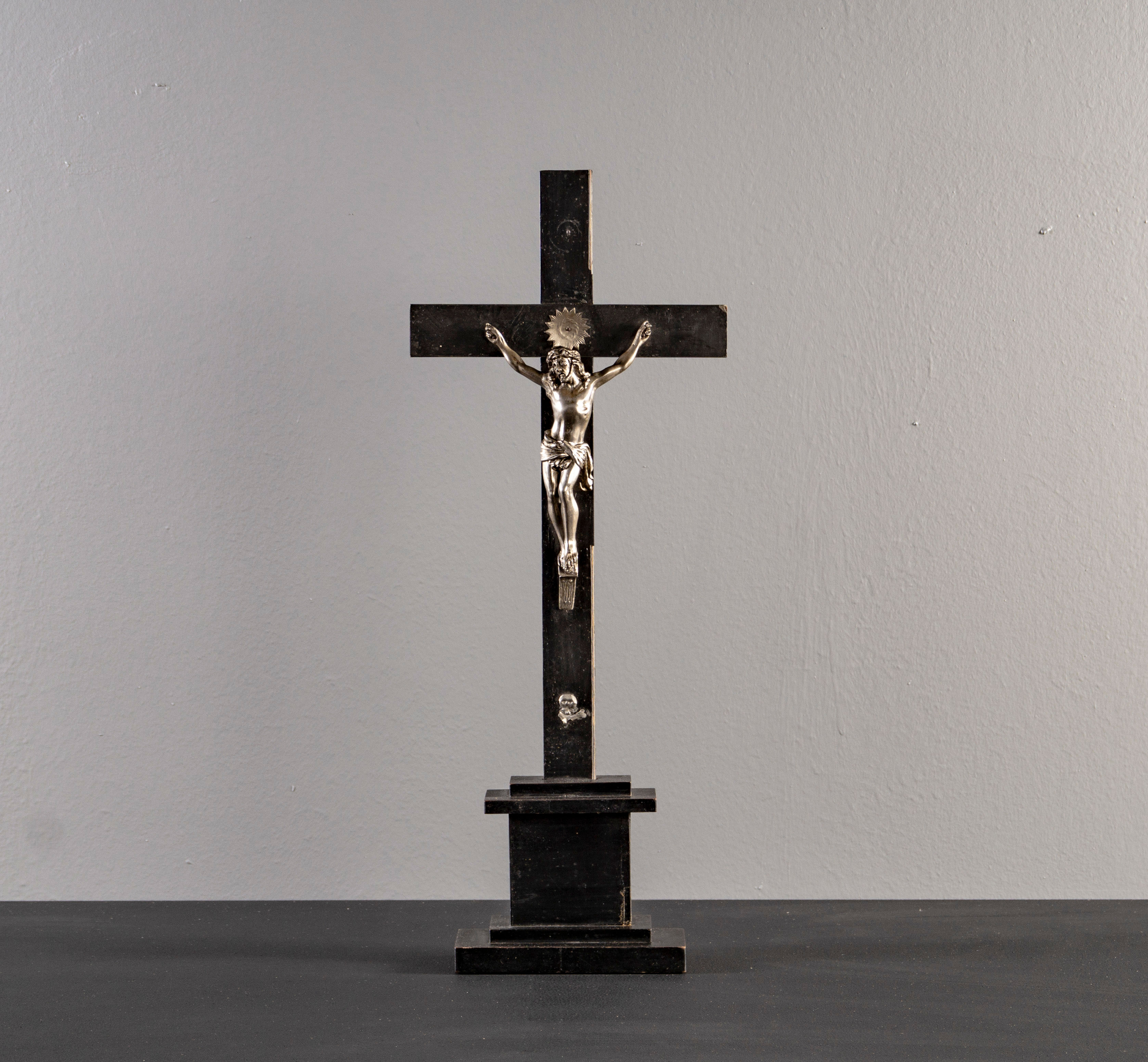 METALL AND WOODEN CROSS WITH JESUS CHRIS