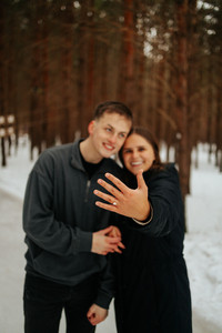 Une demande en mariage hivernale sur la patinoire du Domaine Enchanteur, à Trois-Rivières.