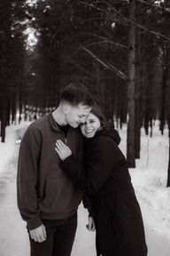 Une demande en mariage hivernale sur la patinoire du Domaine Enchanteur, à Trois-Rivières.