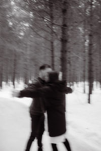 Une demande en mariage hivernale sur la patinoire du Domaine Enchanteur, à Trois-Rivières.
