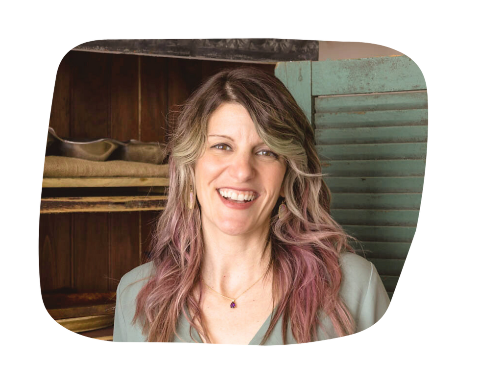 Headshot of The Uncluttered Soul founder Claire