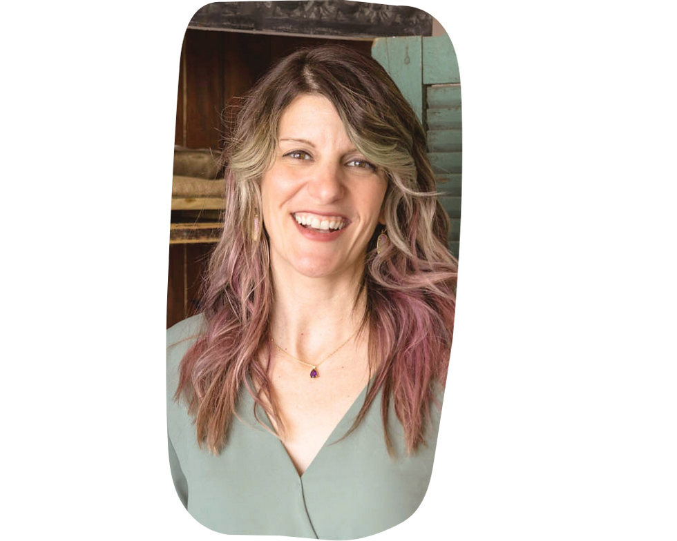 Headshot of The Uncluttered Soul founder Claire