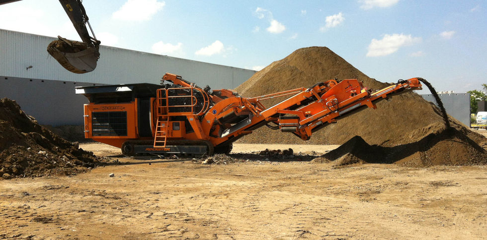 Rockster_Impact-Crusher_Prallbrecher_R1100DS_demolition_debris_1.jpg