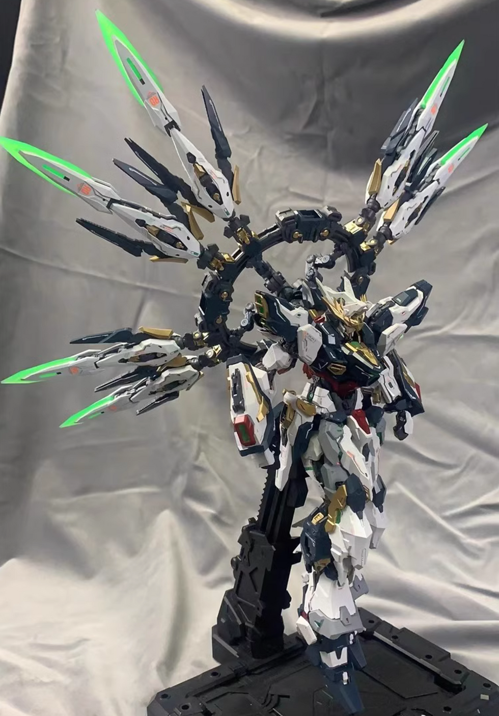 縮圖：萬象聚變 1/100 天啟 Apocalypse 組裝模型