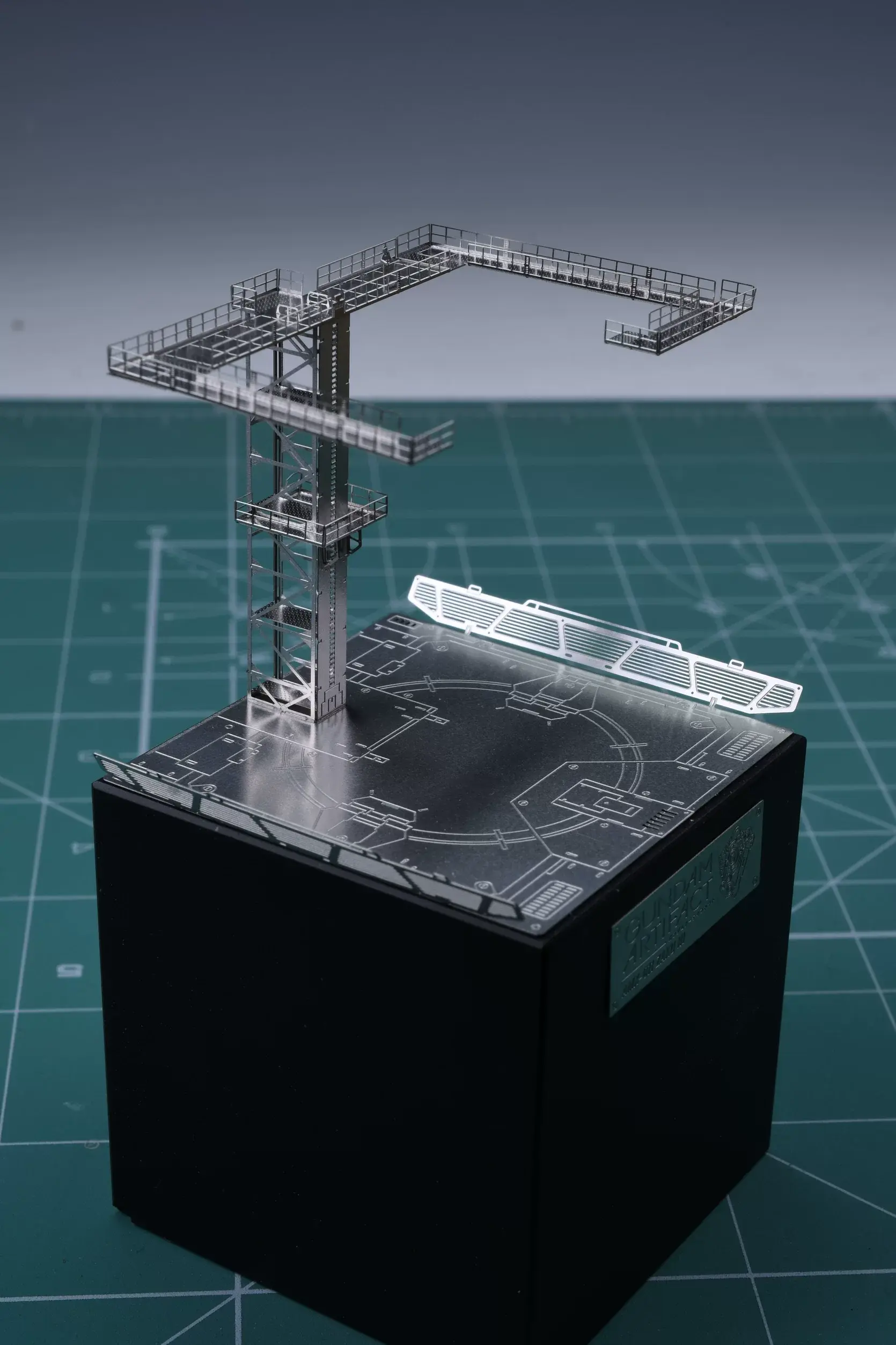 [特別訂購] Madworks MT39 可動式小型地台蝕刻片
