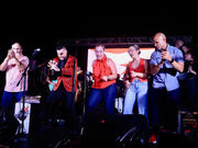 MARLESE SIFRE CIERRA CAMPAÑA CON MASIVA CAMINATA DE ANTORCHAS Y MUSICA EN PONCE