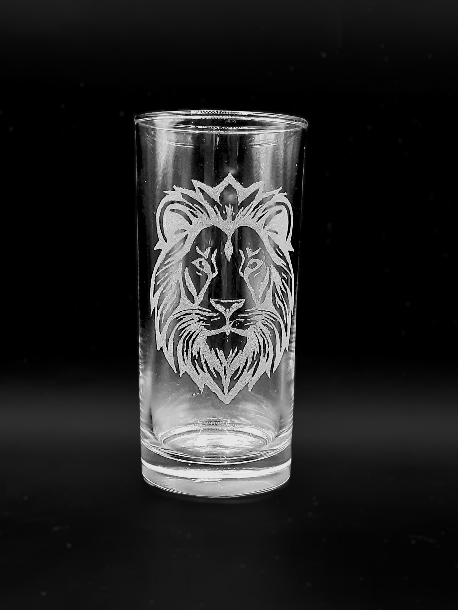 Verre à eau gravé tête de lion