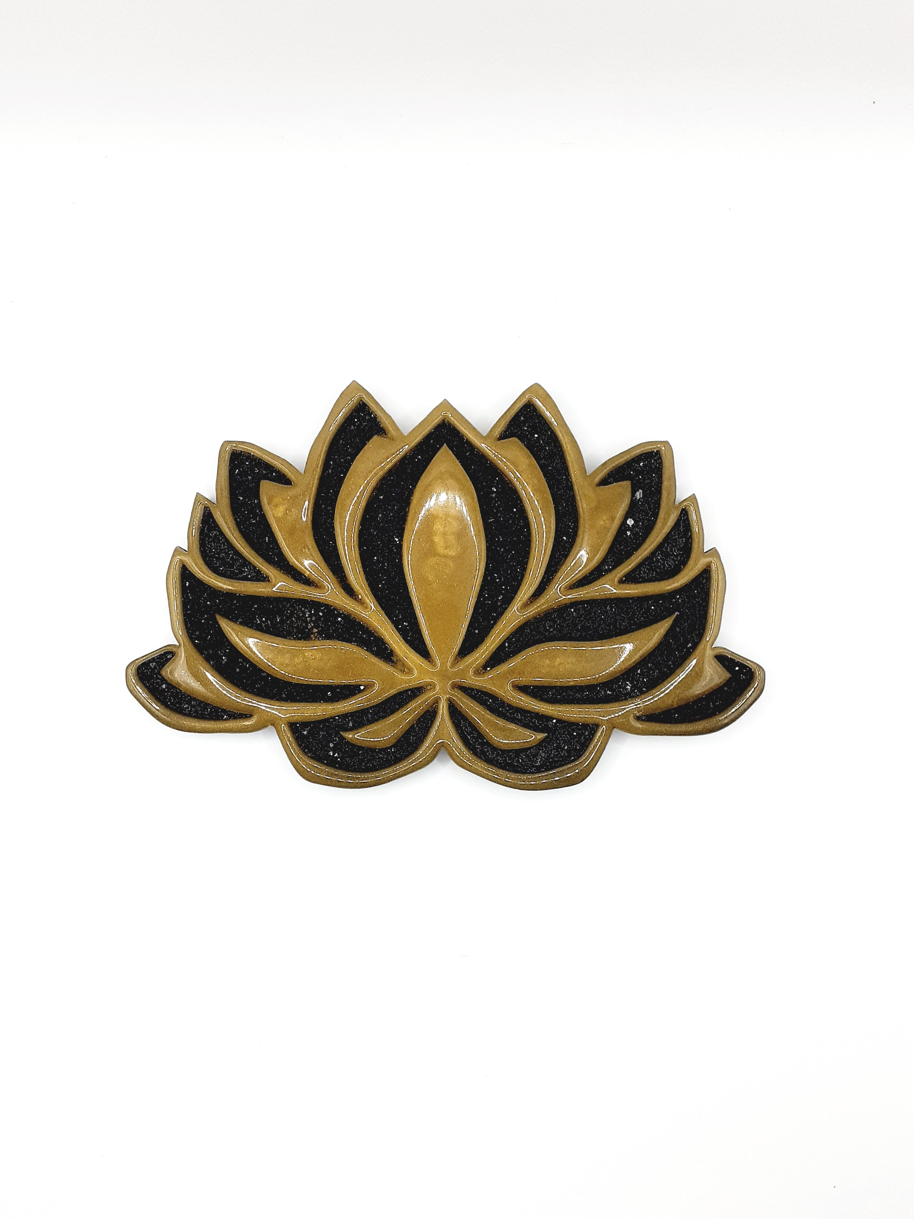 Fleur de lotus effet diamant noir et or