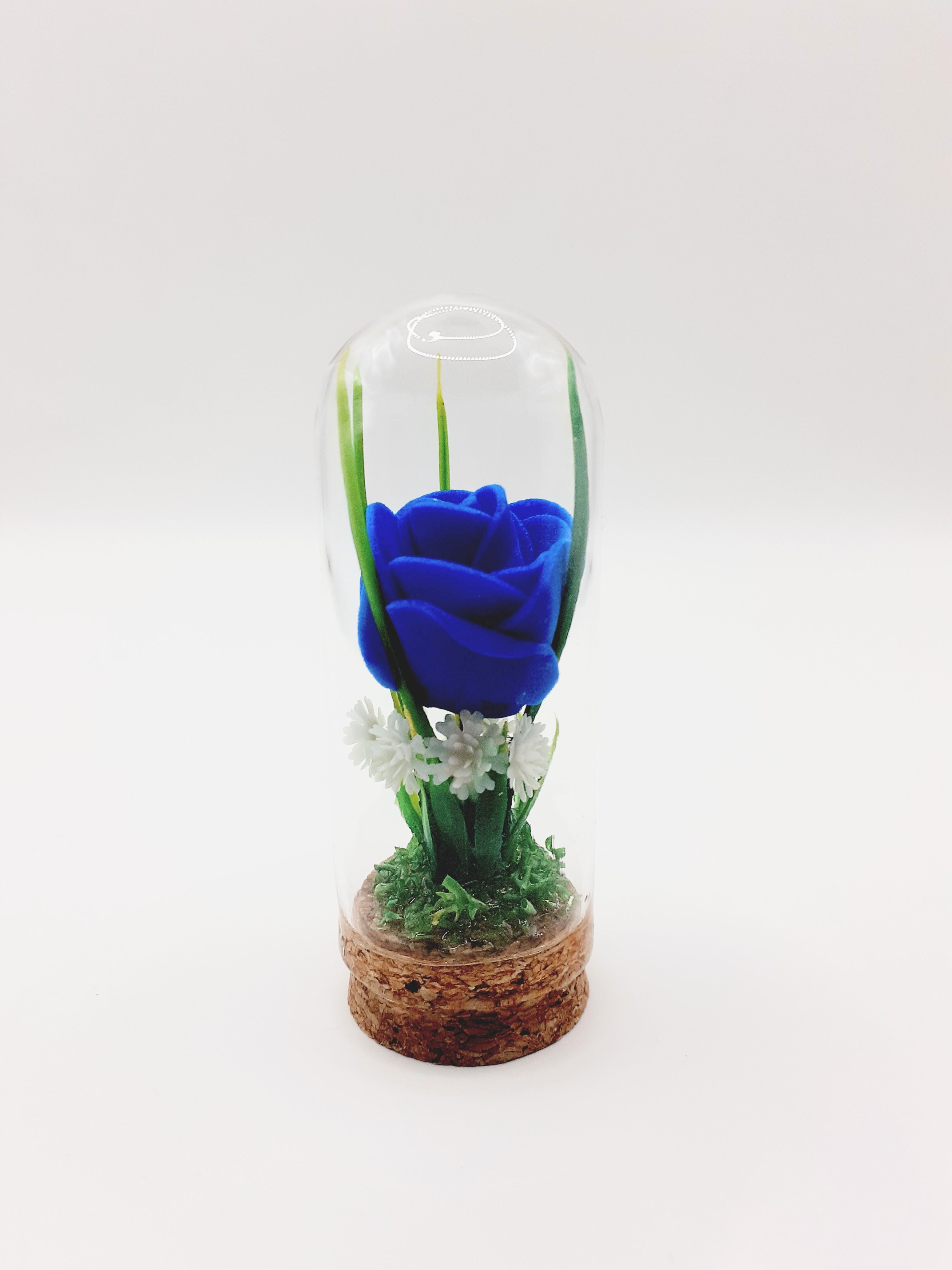 Tube composition rose bleu foncé