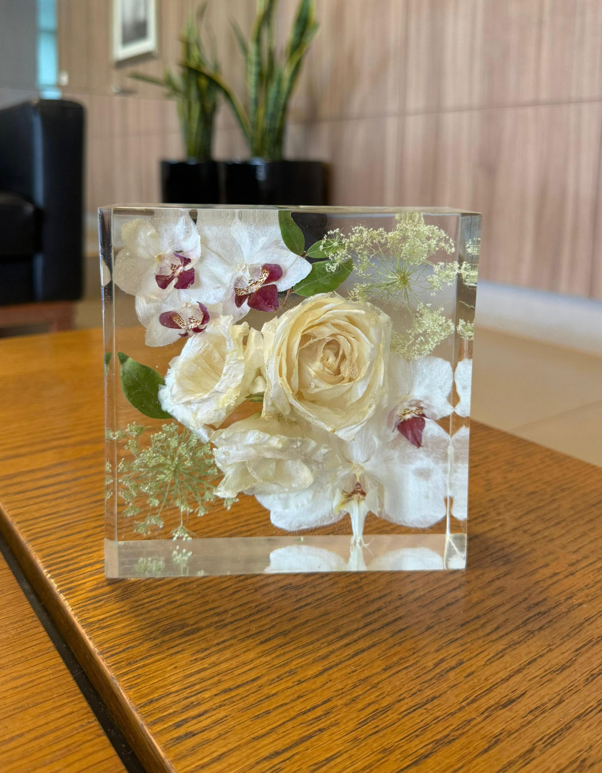 Peça Decorativa Quadrada em Resina – 15x15 cm