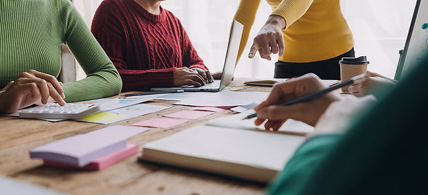 brainstorming-collaboration-successful-partnership-analysis-by-young-business-asian-people