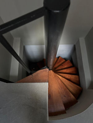 Escalera_edited.jpg