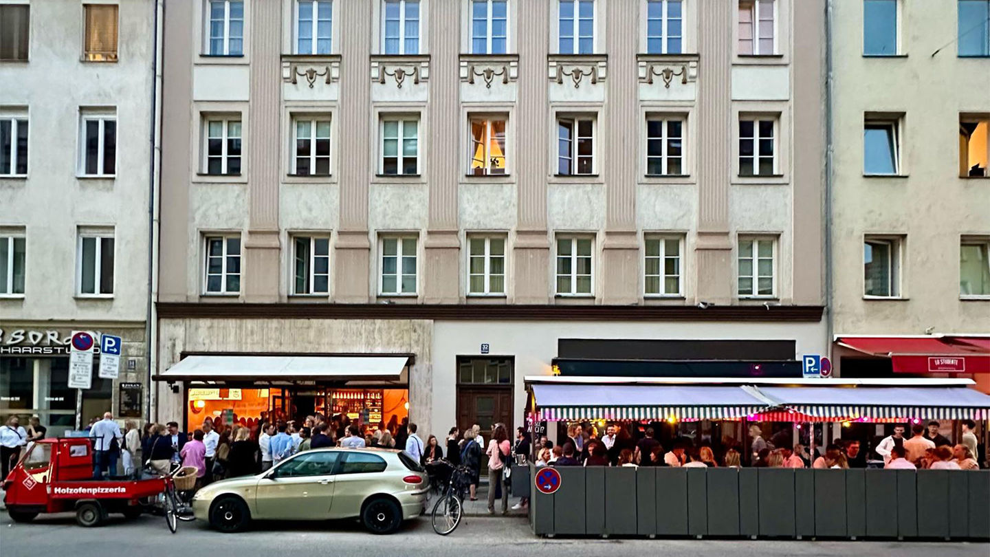 Außenansicht Hausfassade Suzy B. bei Tageslicht