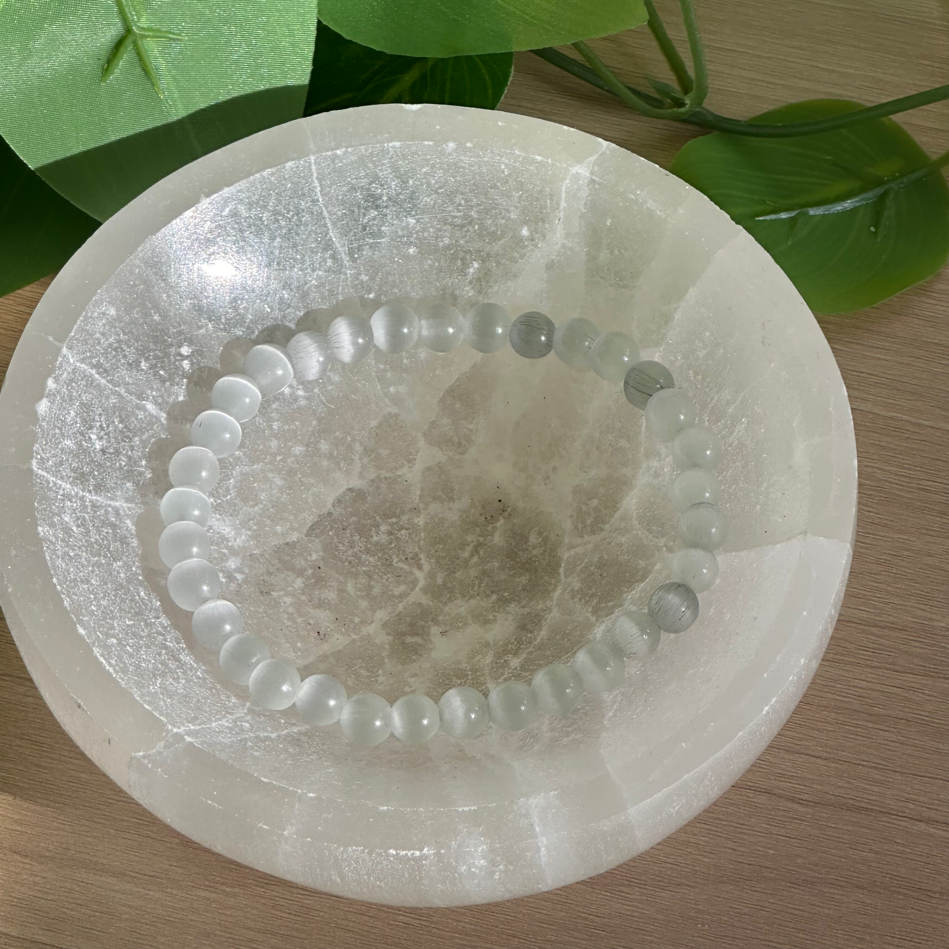 WHITE CAT EYE BRACELET