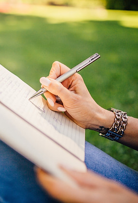 writing-923882_1920_edited.jpg