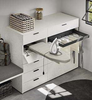 Compacte opbergoplossingen met geïntegreerde strijkplank Optimaliseer je wasruimte met praktische meubels.