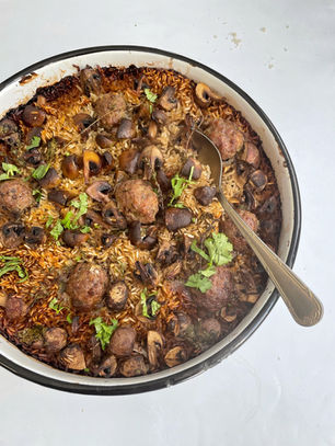 אורז עם קציצות ופטריות בתבנית אחת