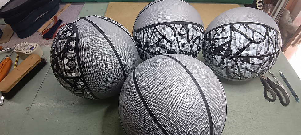 Miniaturbild: LIMITED EDITION - CUSTOM MADE BASKETBALL SNEAKER BK