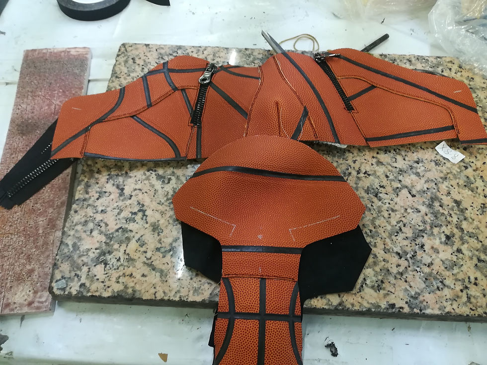 Thumbnail: LIMITED EDITION - CUSTOM MADE LOW TOP BASKETBALL SNEAKER