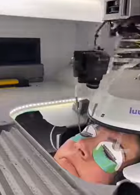 Robot Lash Tech