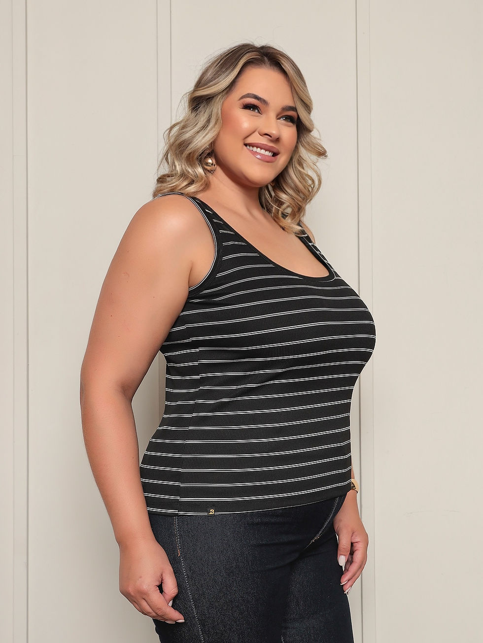 Miniatura: "Regata Feminina Plus Size Básica em Algodão Canelado – Conforto e Estilo"