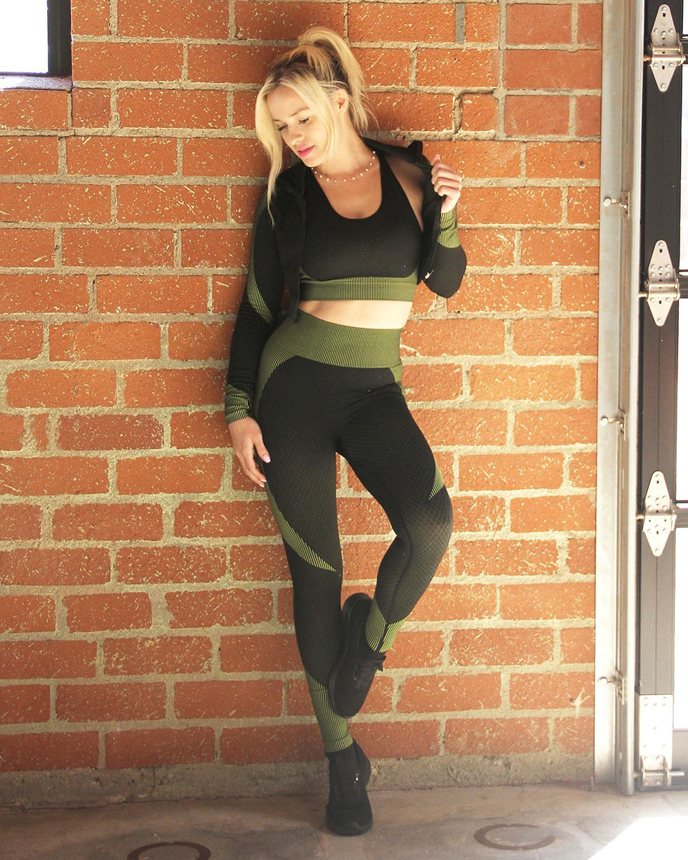 섬네일: Trois Seamless Sports Bra - Black With Green