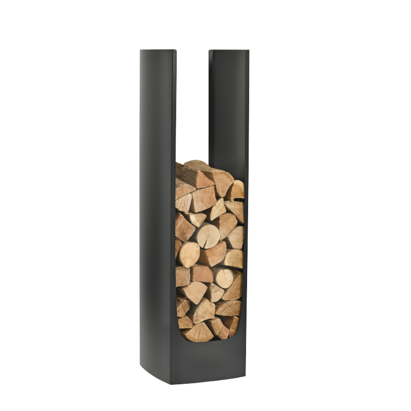 Structure noire remplie de bois de chauffage; stockage et décoration pour la maison.