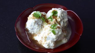 Dahi Vada/Wada (Linsen Kroketten in Joghurtsauce)