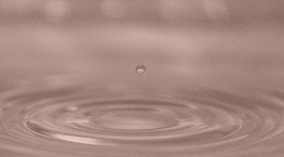 טיפת מים, שלולית, אדווה, תדר, אנרגיה ייחודית אנושית בעולם הבינה המלאכותית